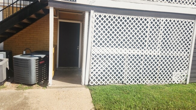 Building Photo - 12511 Ashford Meadow Dr