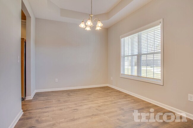 Foto del edificio - 913 Stokewood Pl