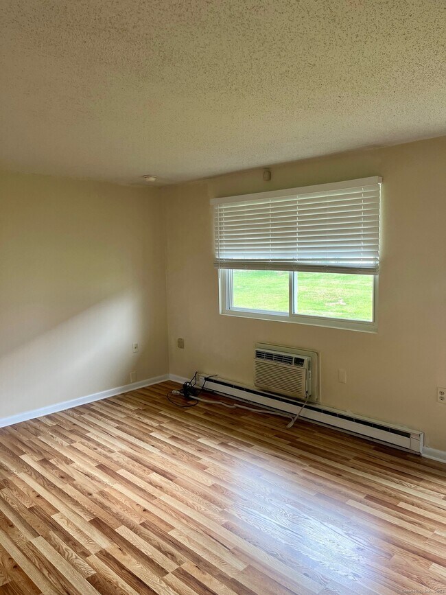 Foto del edificio - 1568 Meriden Rd