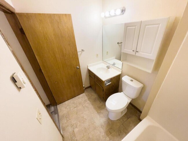 Building Photo - 9 North Wickham Unit 1