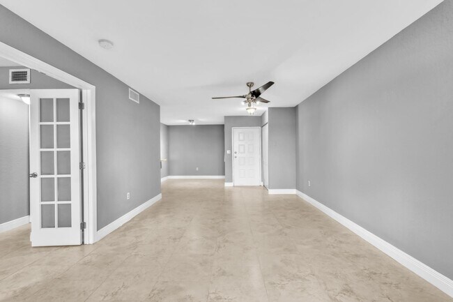 Foto del edificio - 2811 N Oakland Forest Dr