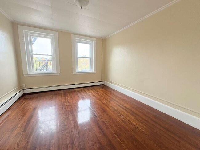 Foto del edificio - 703 Howard Ave