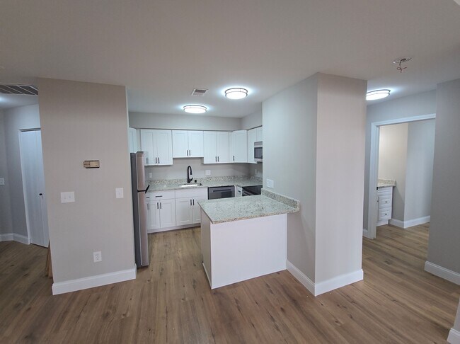 Cocina recién reformada - Homestead Court Townhomes