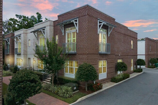 Foto del edificio - 474 Hazelnut Ct