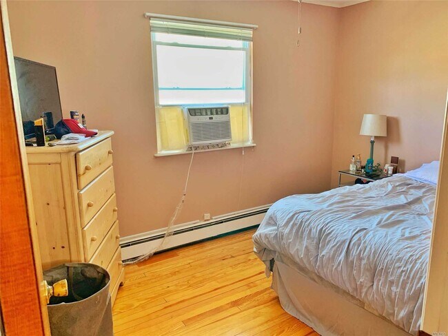 Foto del edificio - 70 Malone Ave