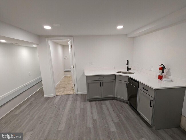 Building Photo - 1134 6th St NW
