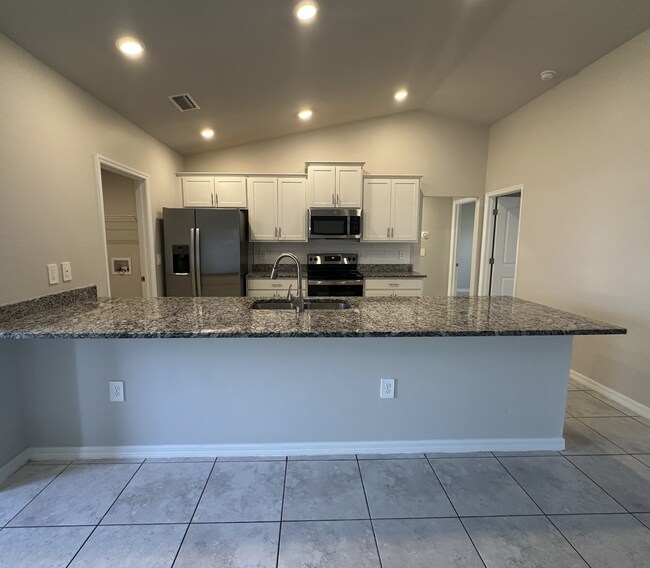 Building Photo - 4 Bedroom 2 bathroom NE Cape Coral Home wi...
