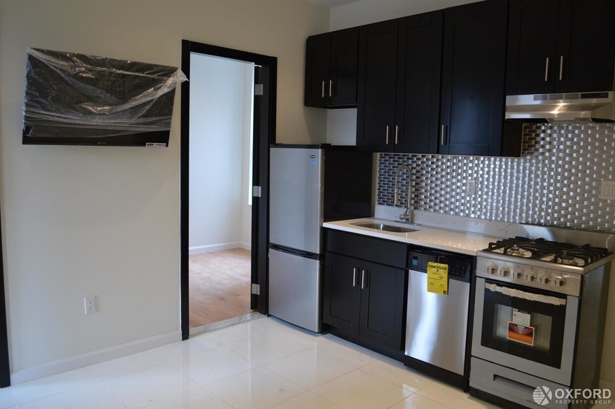 Primary Photo - 106 West 105th Street