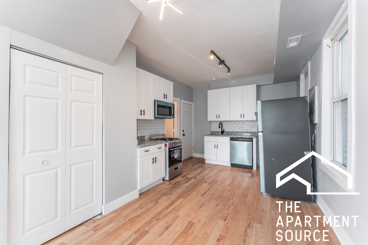 Foto principal - 1624 W Beach Ave
