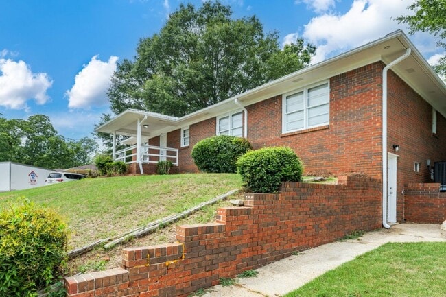 Building Photo - THIS ONE WON’T LAST — MUST-SEE HOME ON AN AMAZING STREET IN BESSEMER