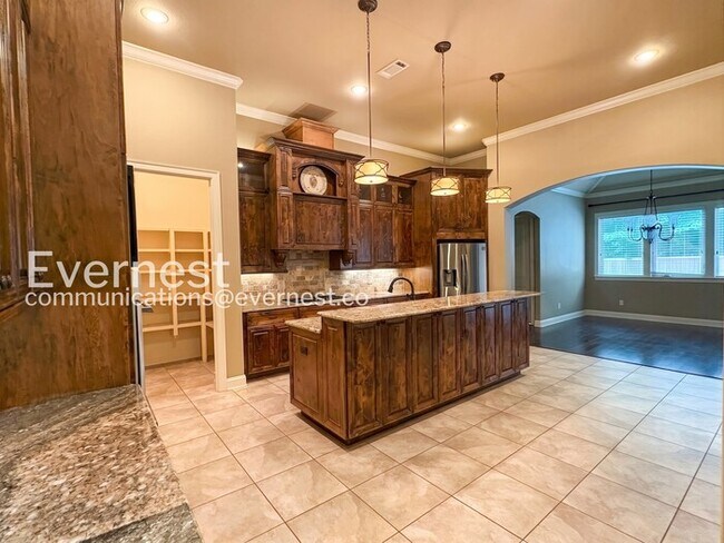 Foto del edificio - Gorgeous 4 Bed, 5 Bath Home with Pool and Garage / Available Now!