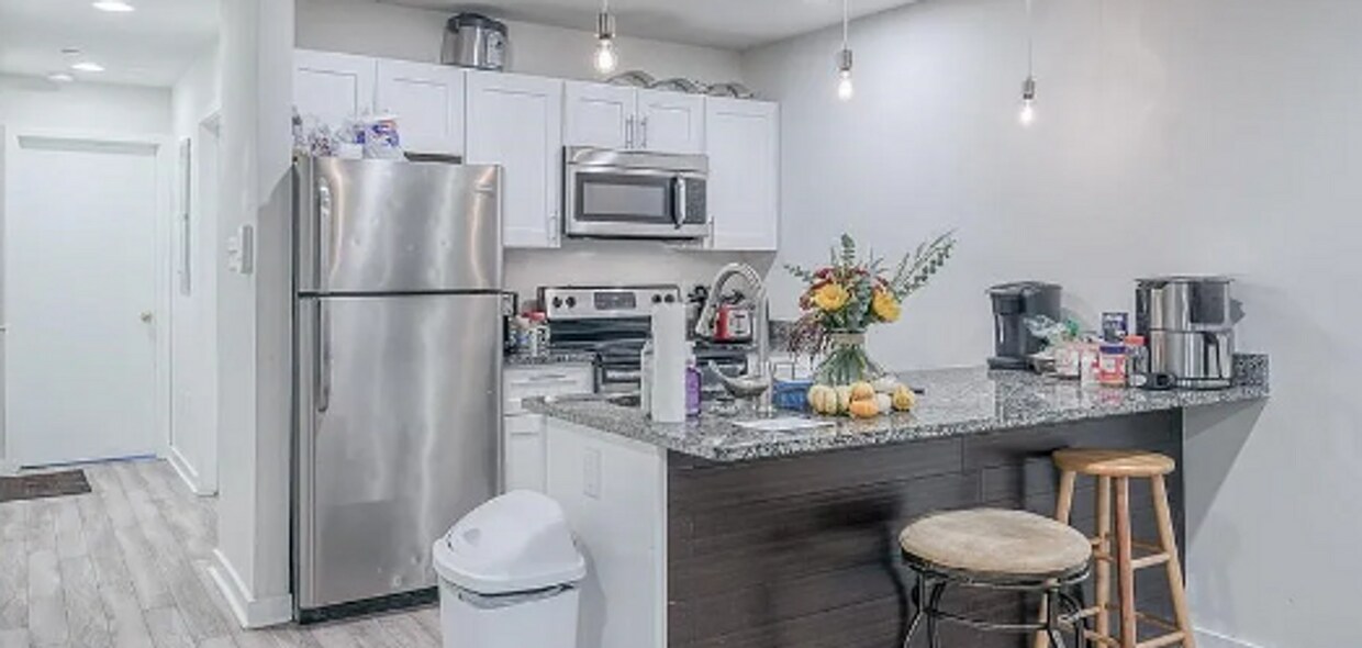 Foto principal - 1725 W Montgomery Ave