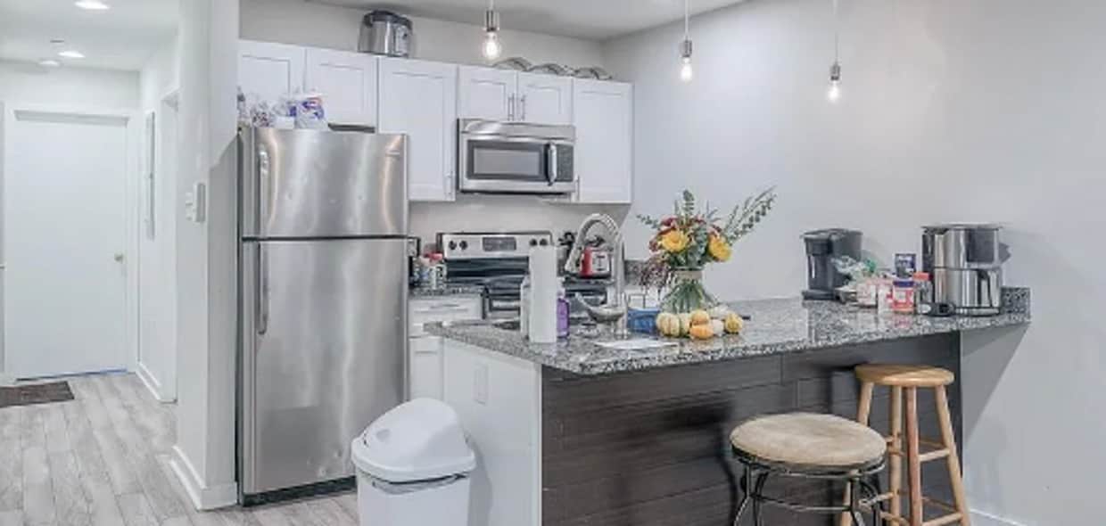 Primary Photo - 1725 W Montgomery Ave