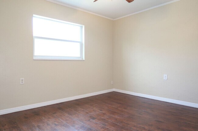 Building Photo - 2 Bedroom, 1 Bathroom Home for Rent in St ...