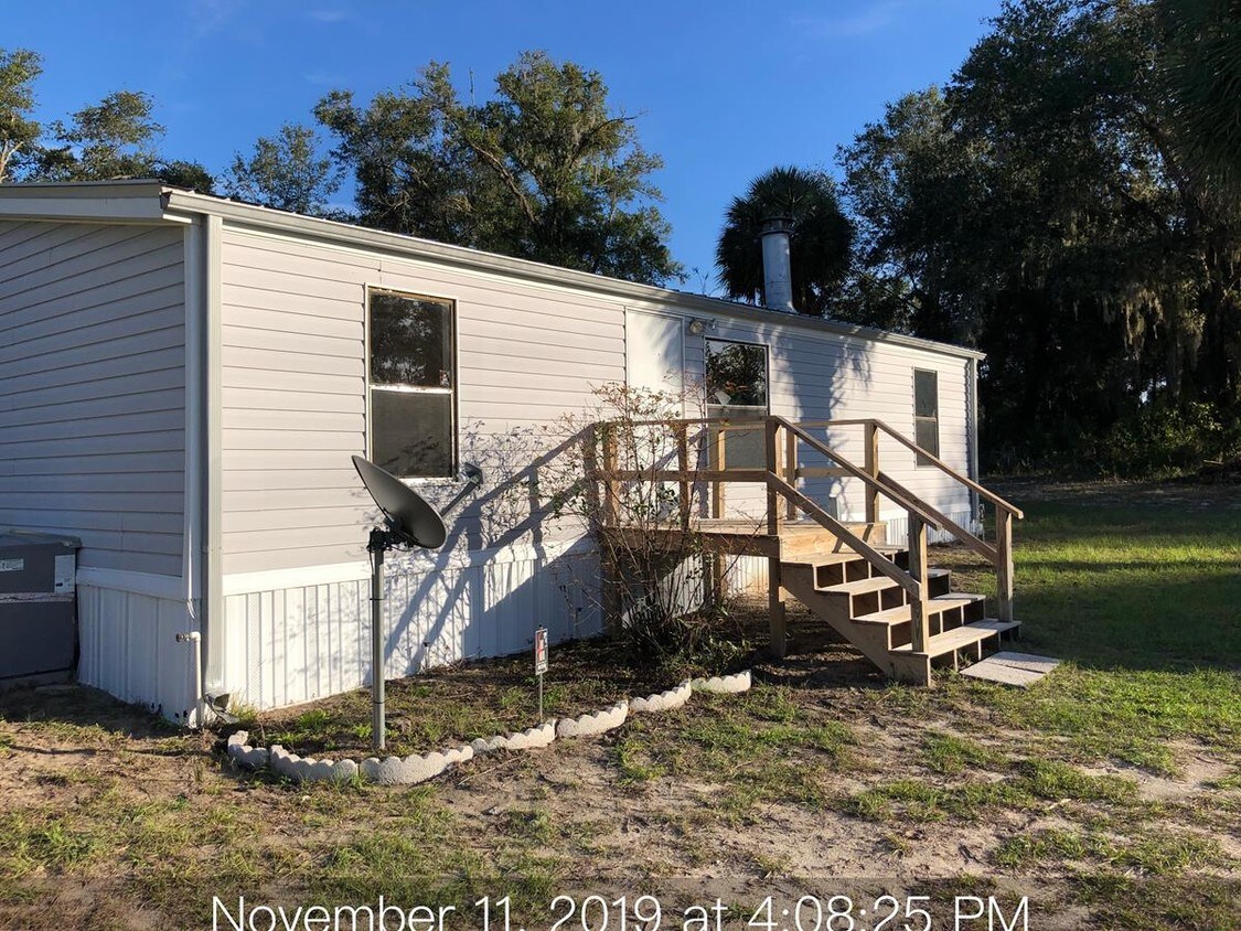 106 Lake Como Dr, Pomona Park, FL 32181 House for Rent in Pomona Park