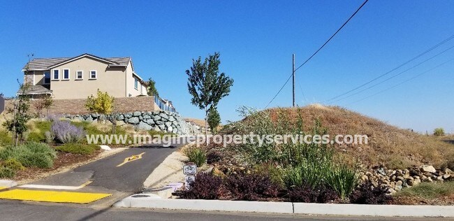 Building Photo - 8026 Avanti Dr