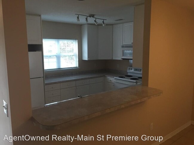 Building Photo - 3 br, 2.5 bath House - 402 Sandlewood Drive