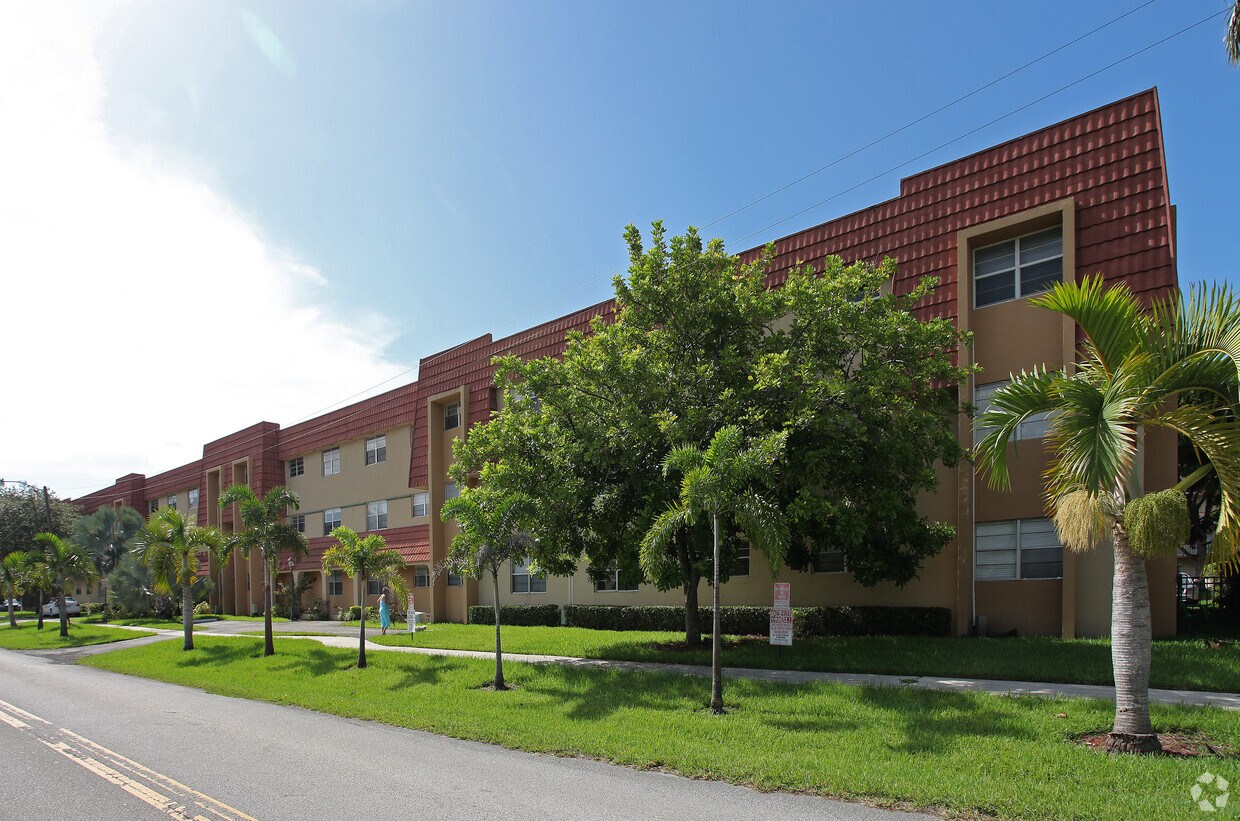 Building Photo - Lauren Condominiums