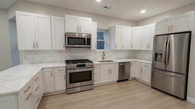Building Photo - 3602 W 26th St