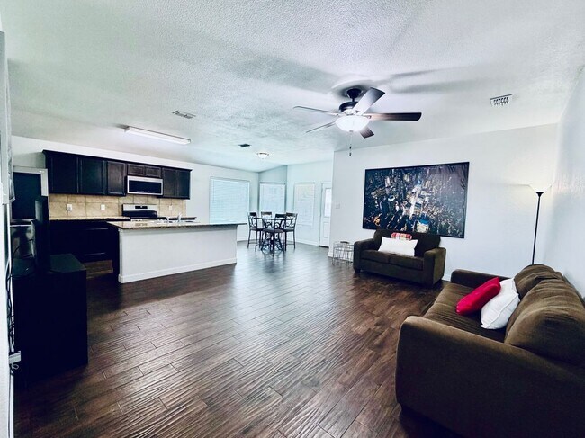 Foto del edificio - 520 Cantebury Park Ln
