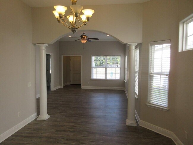 Foto del edificio - 321 Summercreek Cove