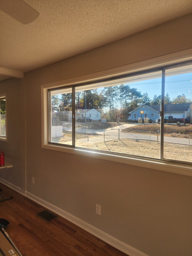 Sala de estar - 3231 Dorian Rd