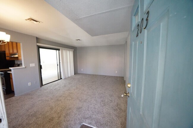 Building Photo - NO SHOWINGS UNTIL 8/22/25