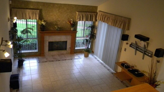 Building Photo - GORGEOUS LARGE CORONA TOWNHOUSE 3/2.5 $2100