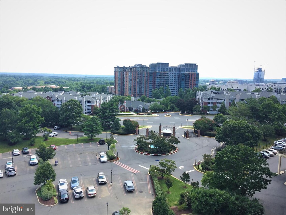 Primary Photo - 8350 Greensboro Dr