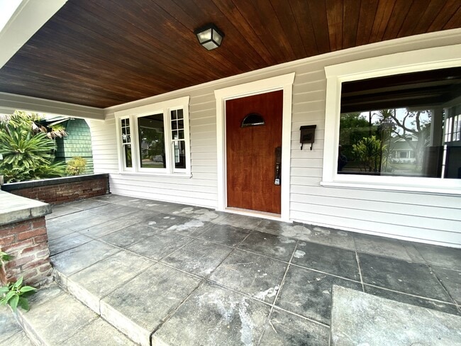 Building Photo - 1132 Stratford Ave