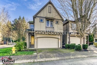 Building Photo - 120 NE Stonebriar Ln