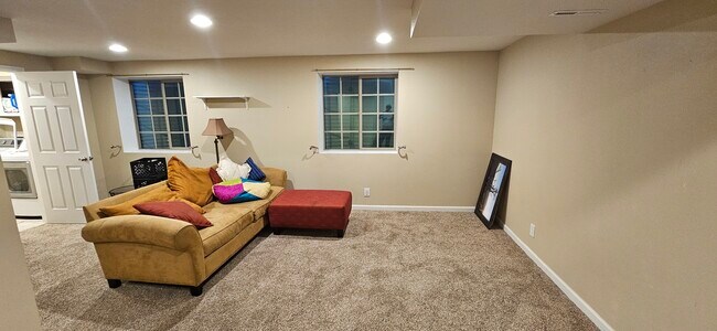 Building Photo - 1123 Miller Pl