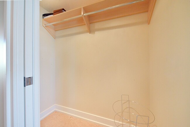 Building Photo - Turnberry Towers~2 bedroom condo with pano...