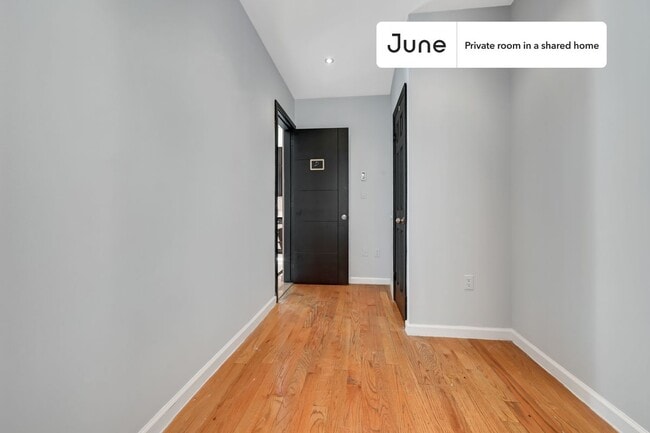 Foto del edificio - Private bedroom in 4 bed/1.5 bath Home
