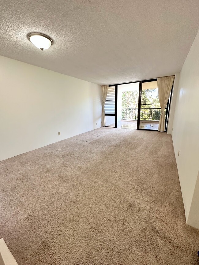 Living room - 3138 Waialae Ave