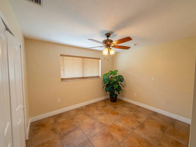 Building Photo - Ventura Blvd FTL 2633-2635