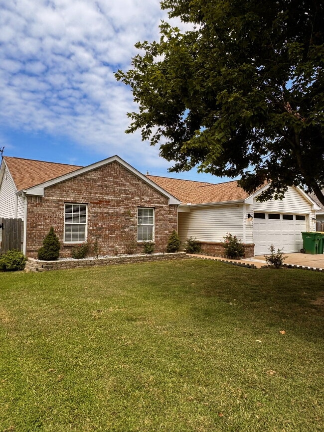 Building Photo - 659 Frances Dr