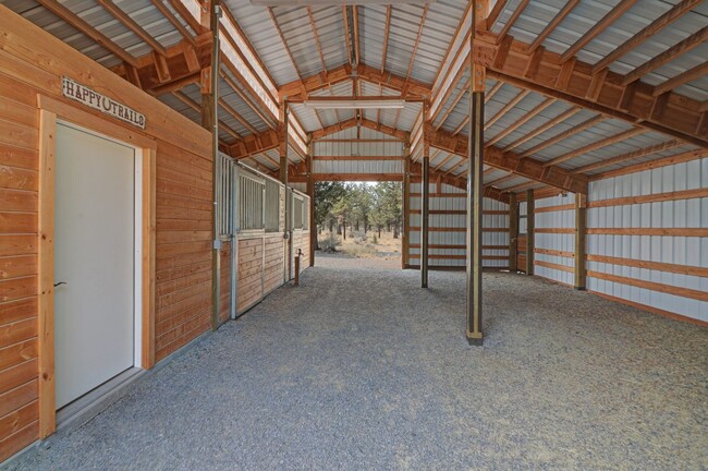 Foto del edificio - 3 Bed 2 Bath Horse Property-Stables-Coral-...