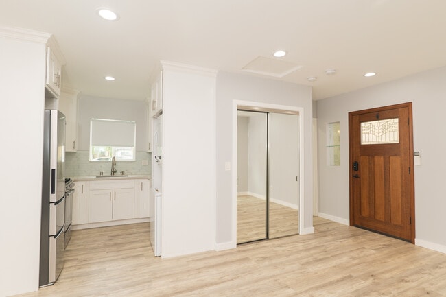 Building Photo - 5182 Canoga Ave
