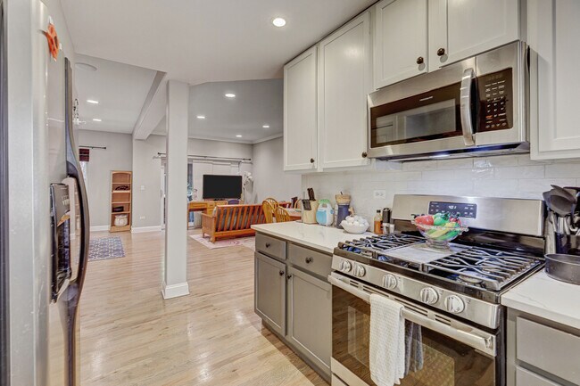 Foto del edificio - 6620 N Ashland Ave