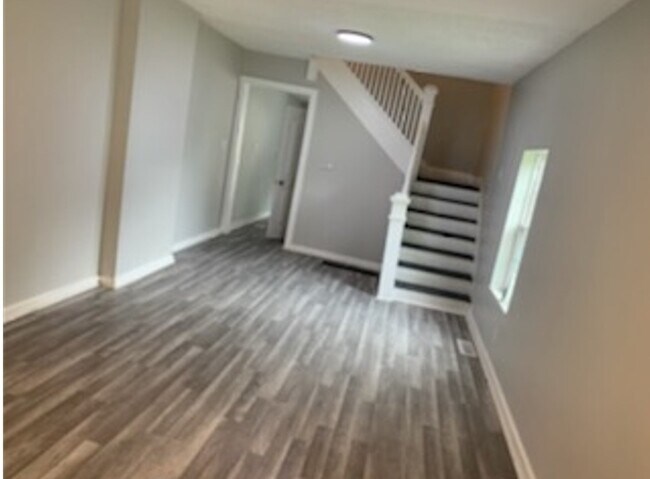 Building Photo - 414 N Temple Ave