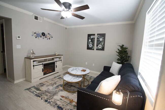 Foto del edificio - Scofield Townhomes