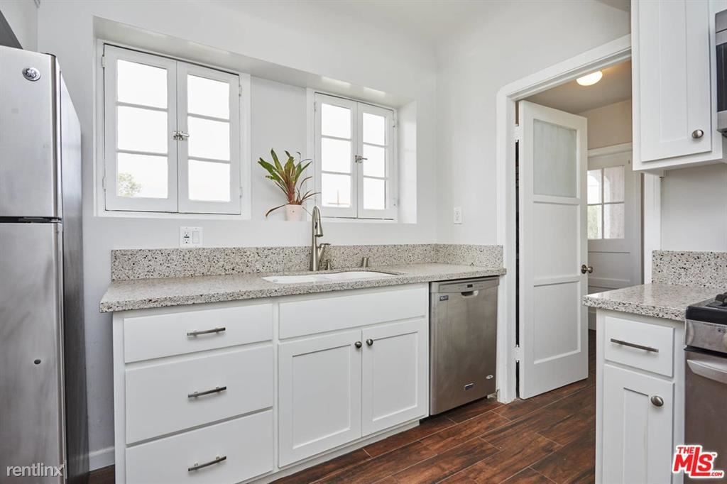 Primary Photo - 2 br, 1.5 bath Condo - 1100 S Swall Dr