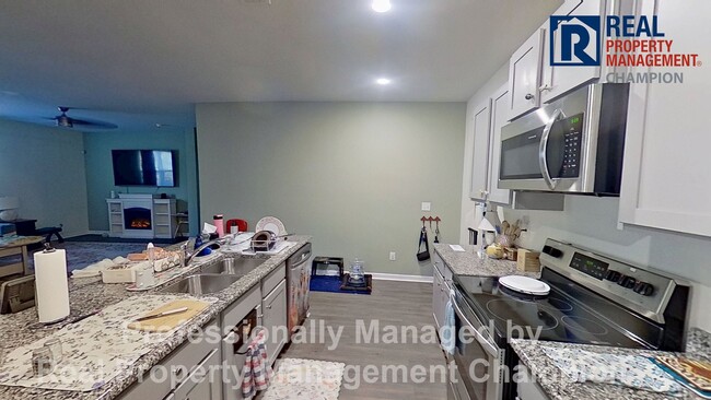 Building Photo - Spacious 4 BD/2 BA Home in Hawkeswater on the River