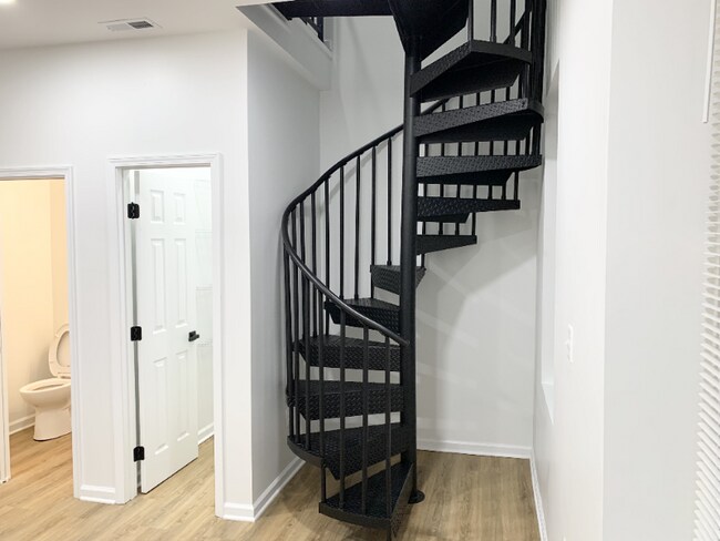 Foto del edificio - 1600 S Charles St