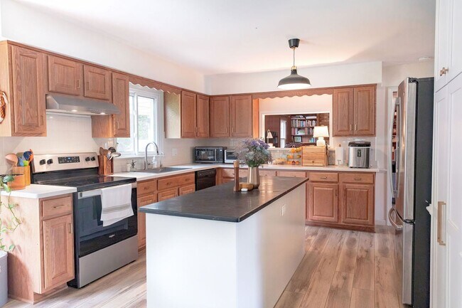 Foto del edificio - 4 Bed 2.5 Bath Home In VA Beach for Rent !