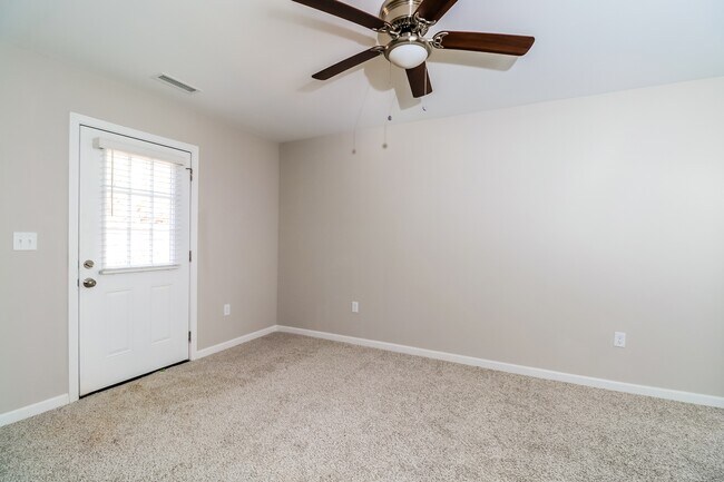 Foto del edificio - 404 Little Sycamore Ln