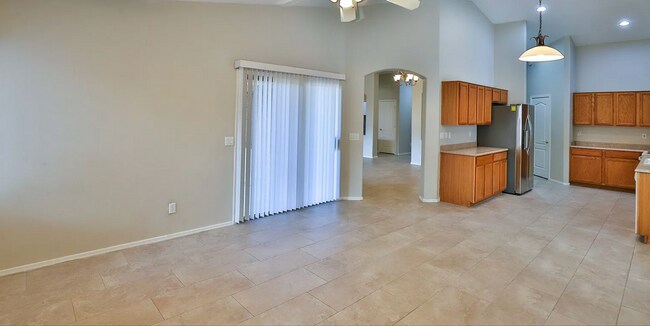 Foto del edificio - Beautiful 4-Bedroom Chandler Home with Pri...