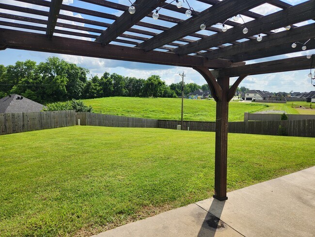 Foto del edificio - 2607 Whispering Woods Ct