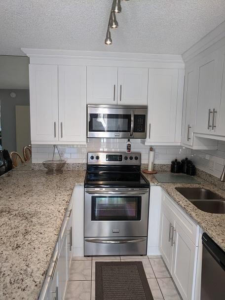 Building Photo - 9991 NW 6th Ct